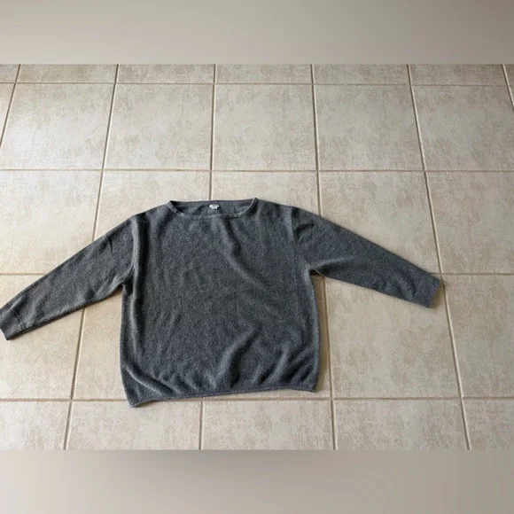 Urban Outfitters Kimchi Blue NWOT Grey Sweater - size large - Picture 4 of 5